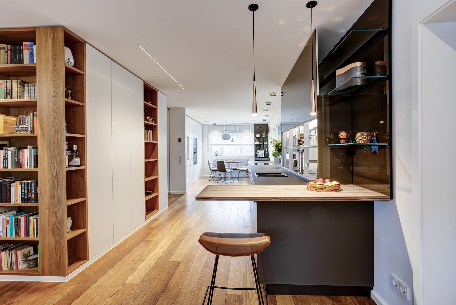 Umbau Einfamilienhaus Bargteheide Küche Tresen Licht