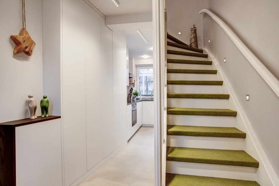 Modernisierung Einfamilienhaus Küche Schrank Treppe