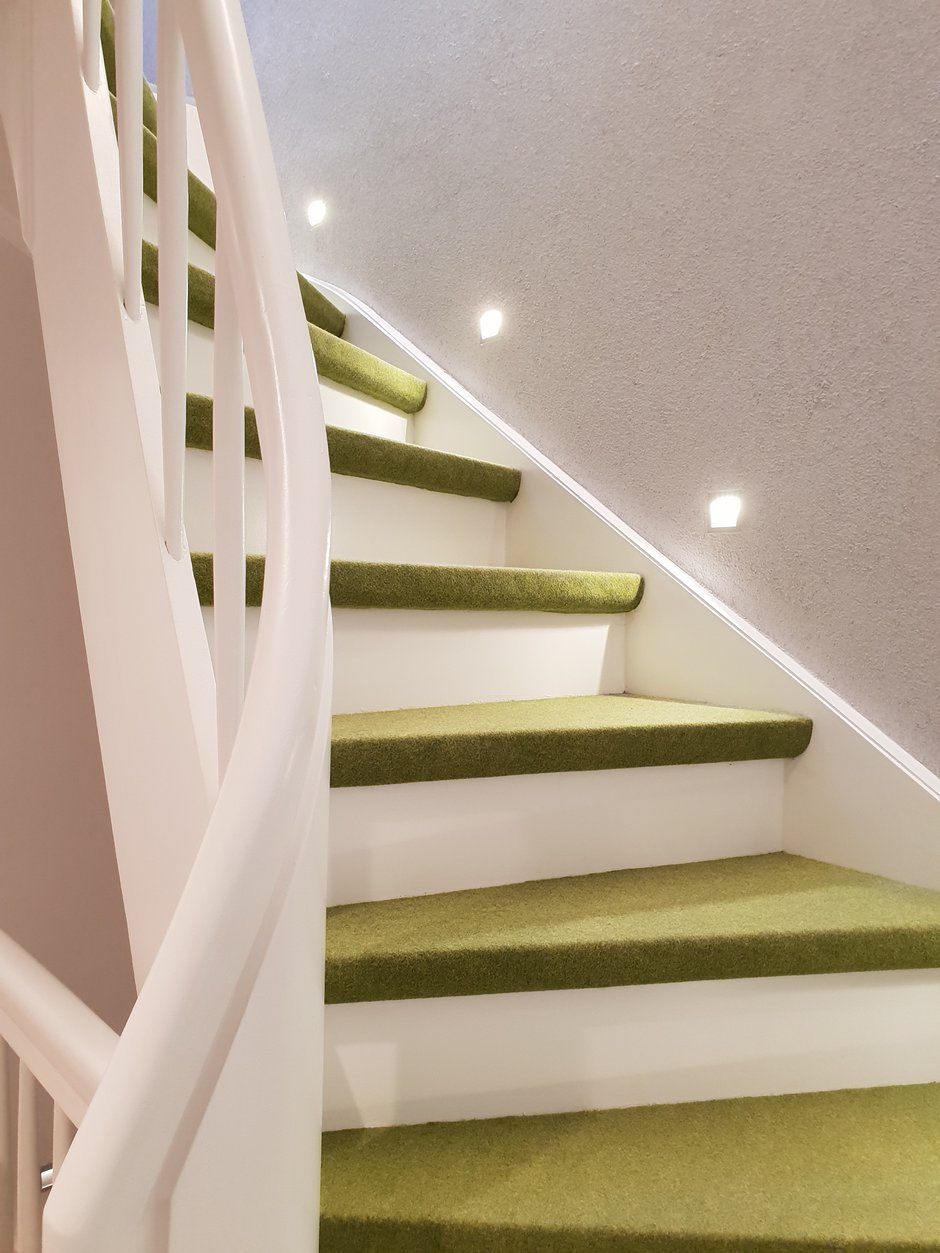 Modernisierung Einfamilienhaus Berne Treppe grün