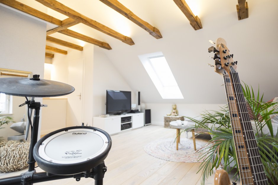 Einfamilienhaus Wohnenraum TV Gitarre Schlagzeug