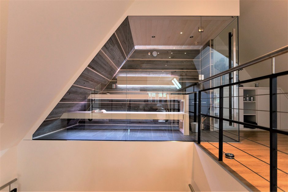 Innenausbau Fachwerkhaus Seevetal Sauna Glas beleuchtet design