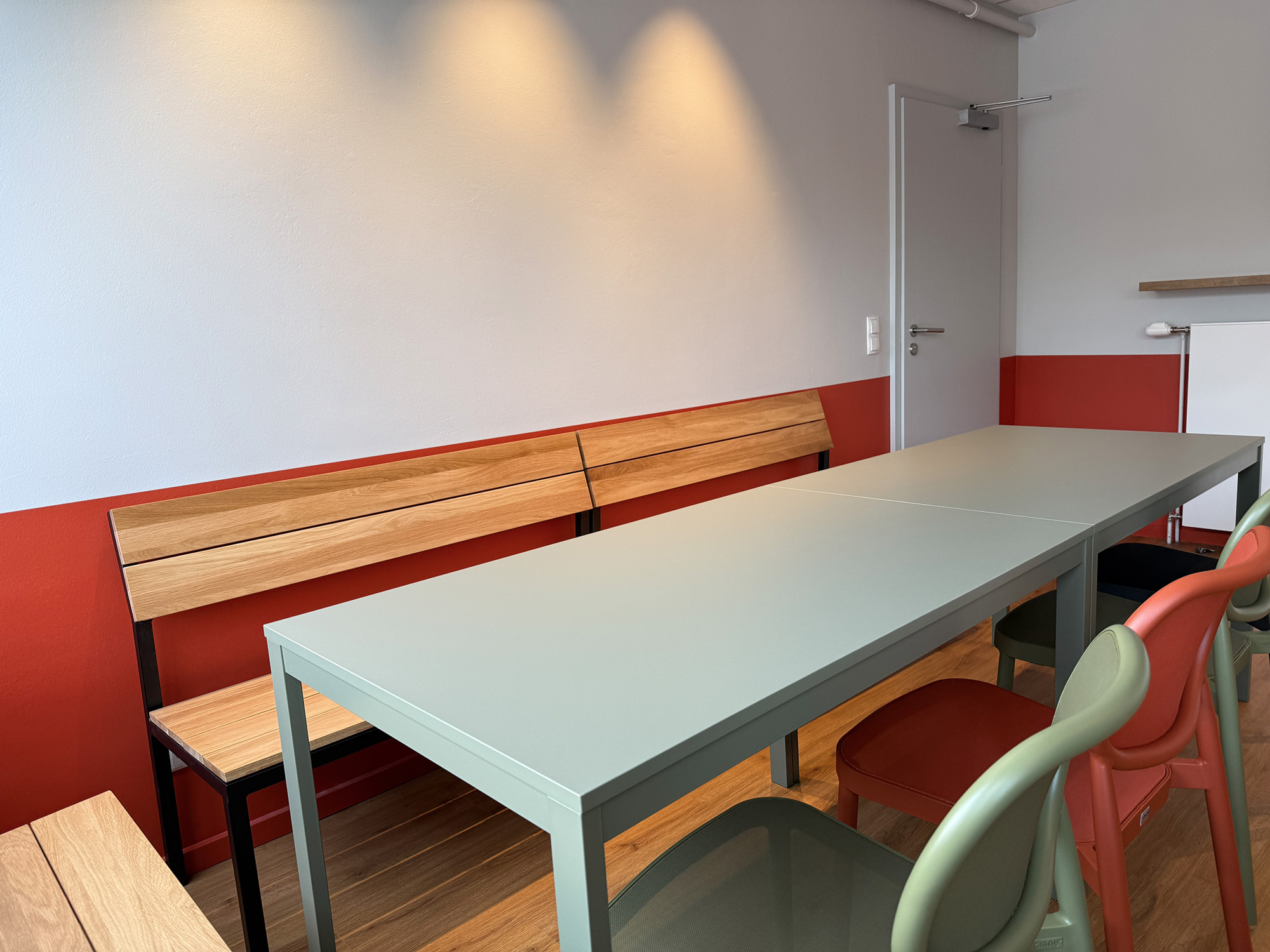 Pausenraum Sitzbank Esstisch Firma