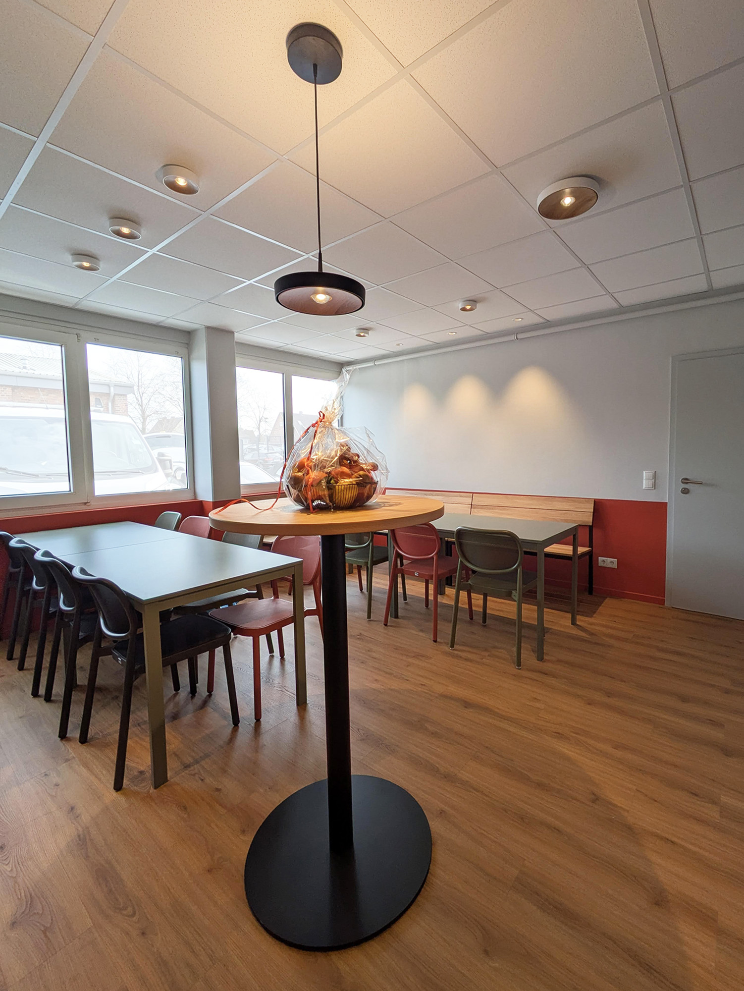 Pausenraum Sitzecke Bistrotisch Firma