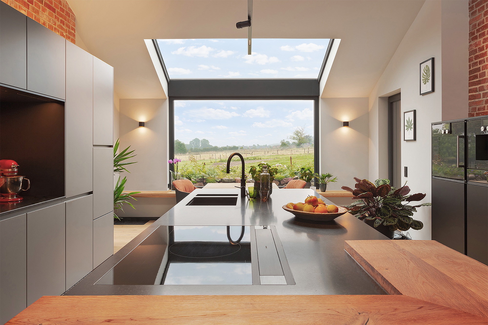 Kueche Leicht Holztresen Ceranfeld Lichtband Ausblick