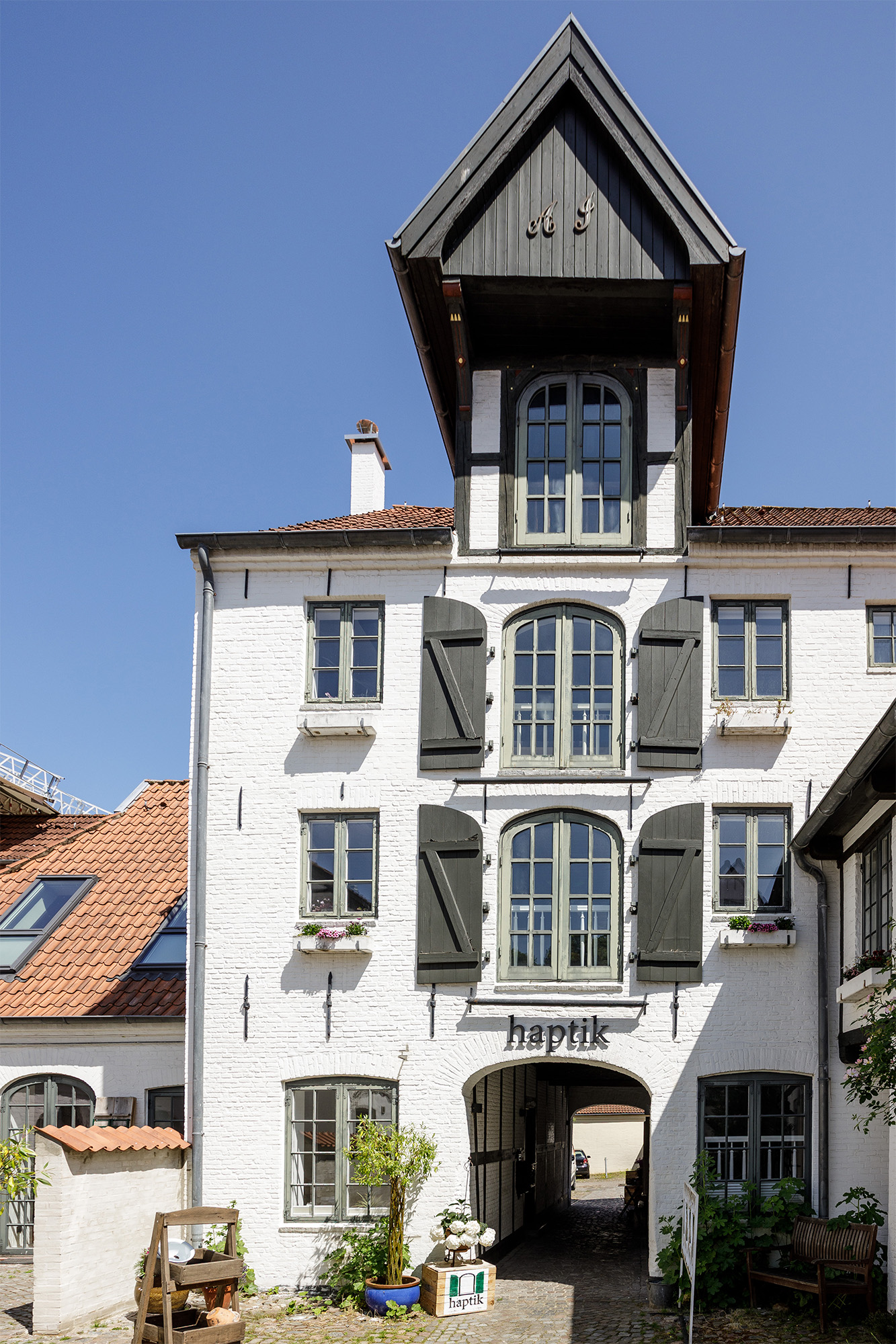 Gebäude Fassade Altbau sprossenfenster