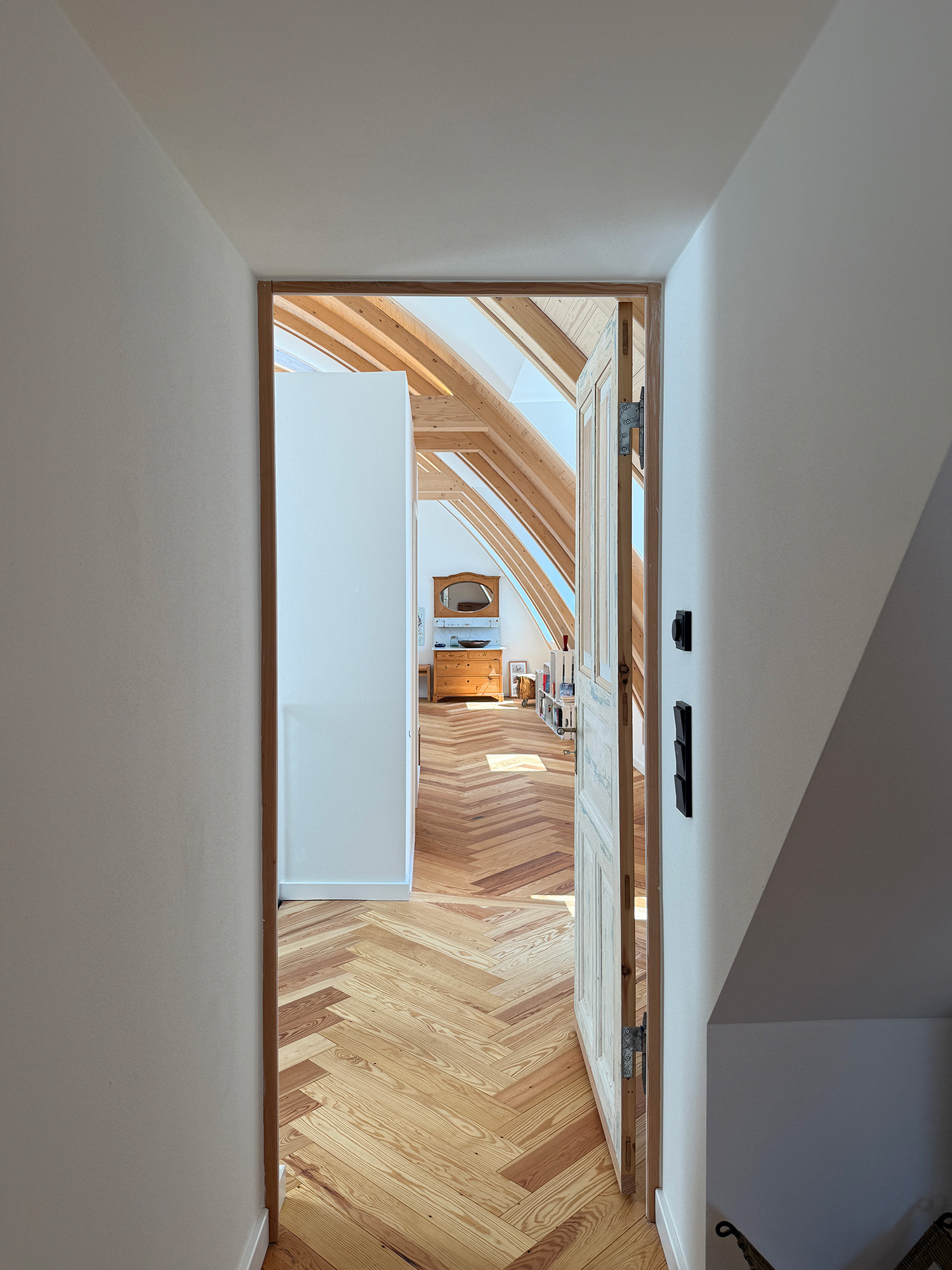 Dachgeschoss Altbau Neubau modern Holz Dachbogen