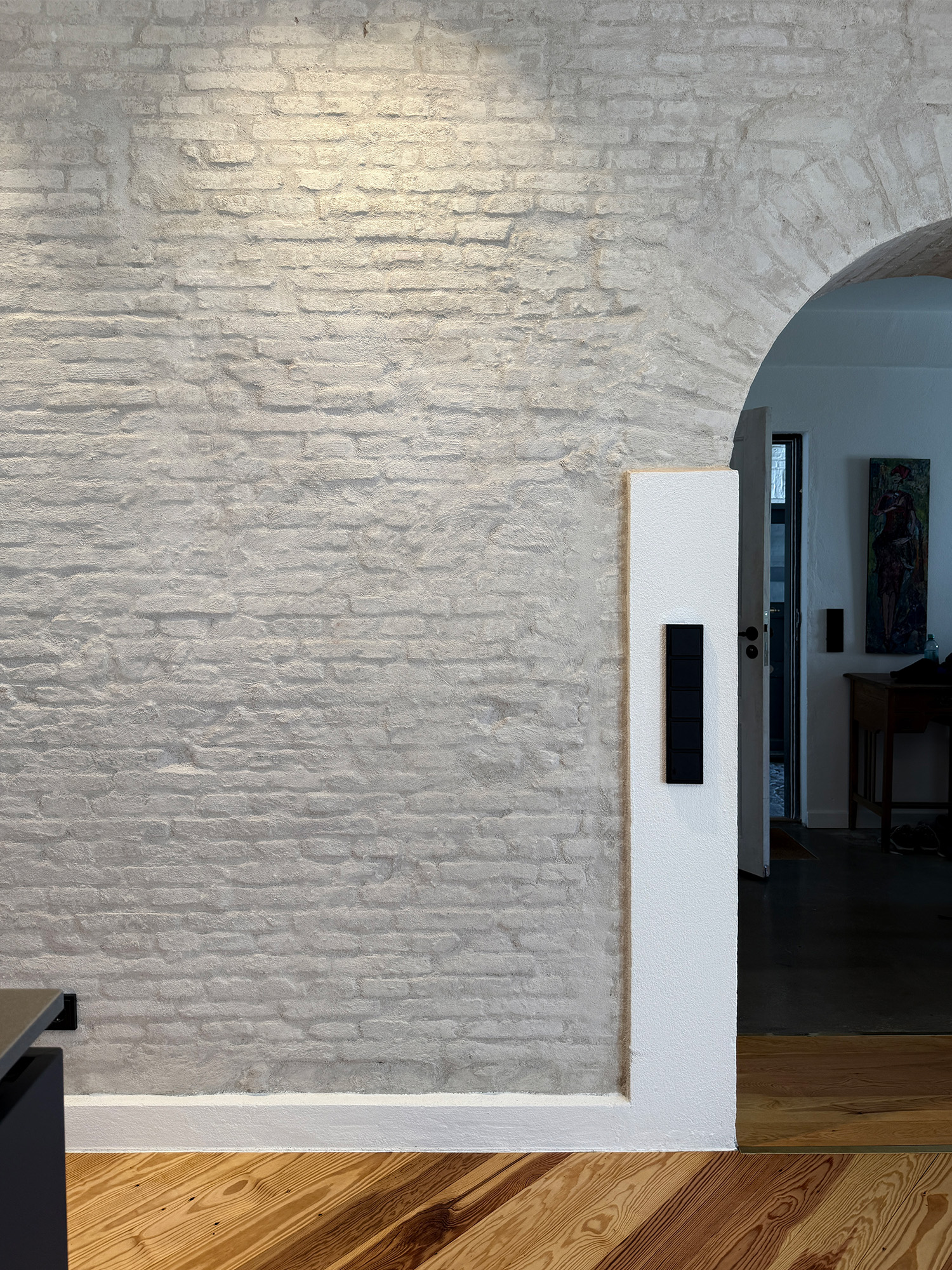 Wohnraum Türbogen Lichtschalter modern Backsteine