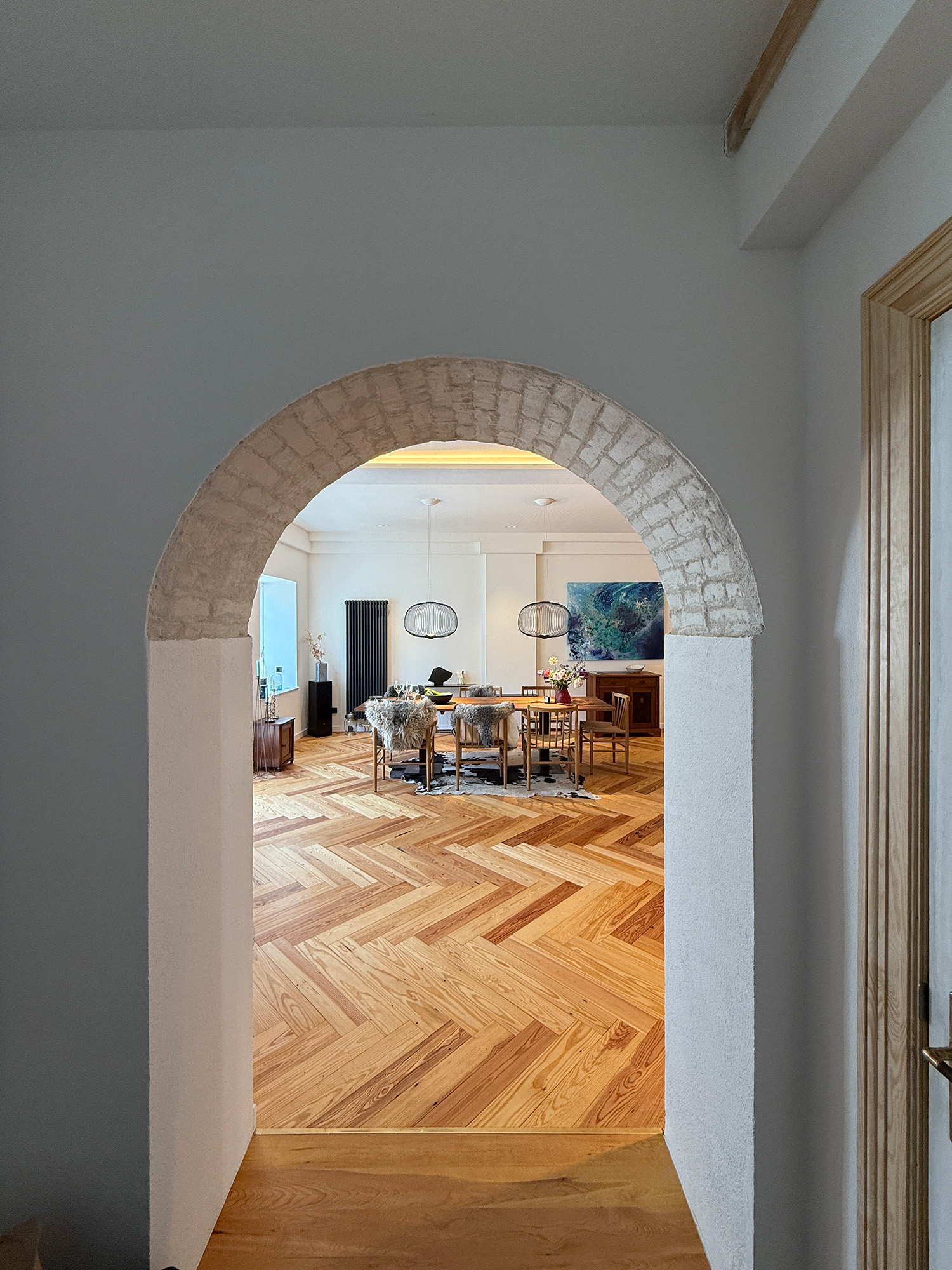 Türbogen Esszimmer Holzboden modern Heizkörper