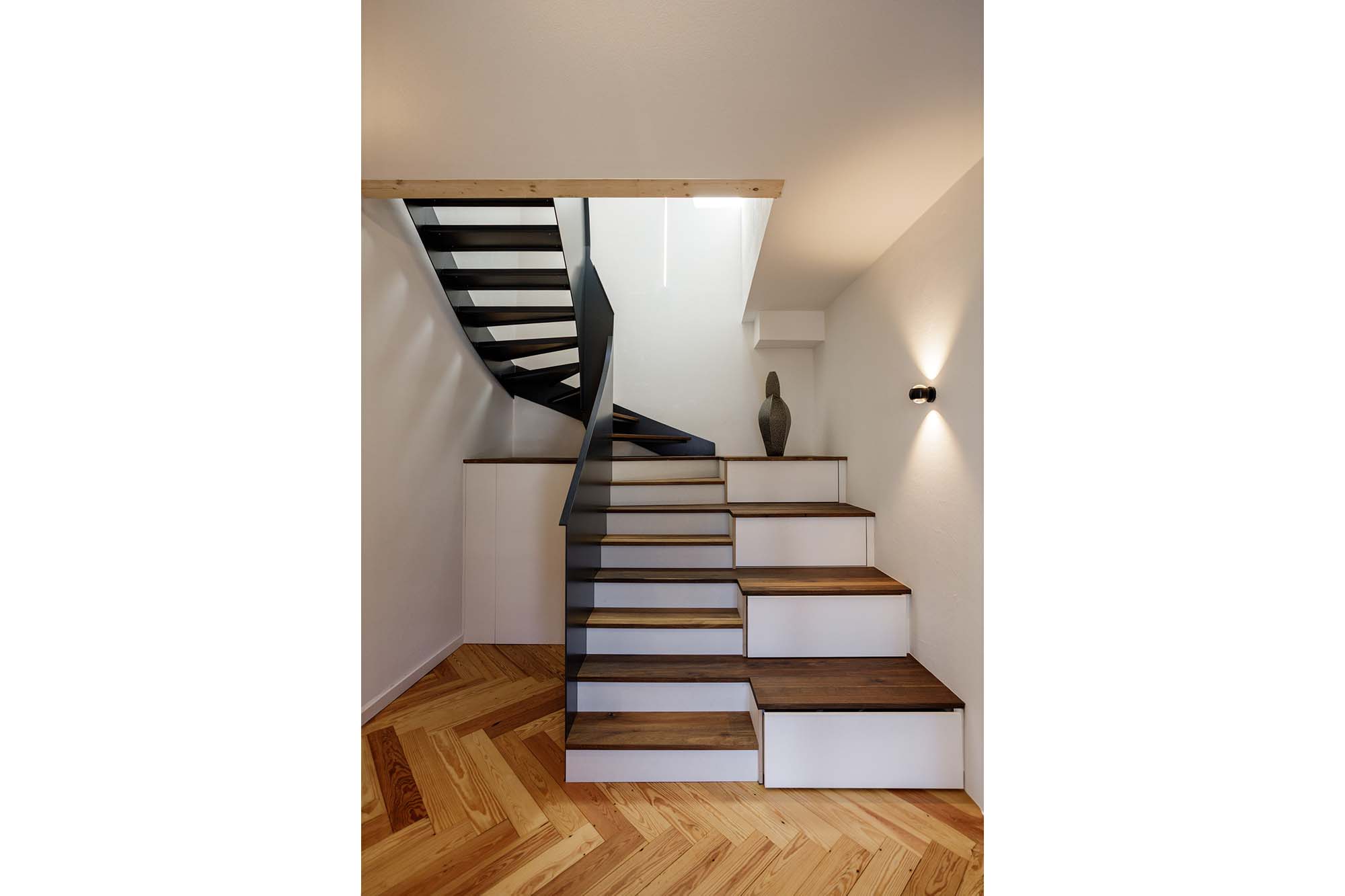 07 Treppen stufen holz metall modern hell