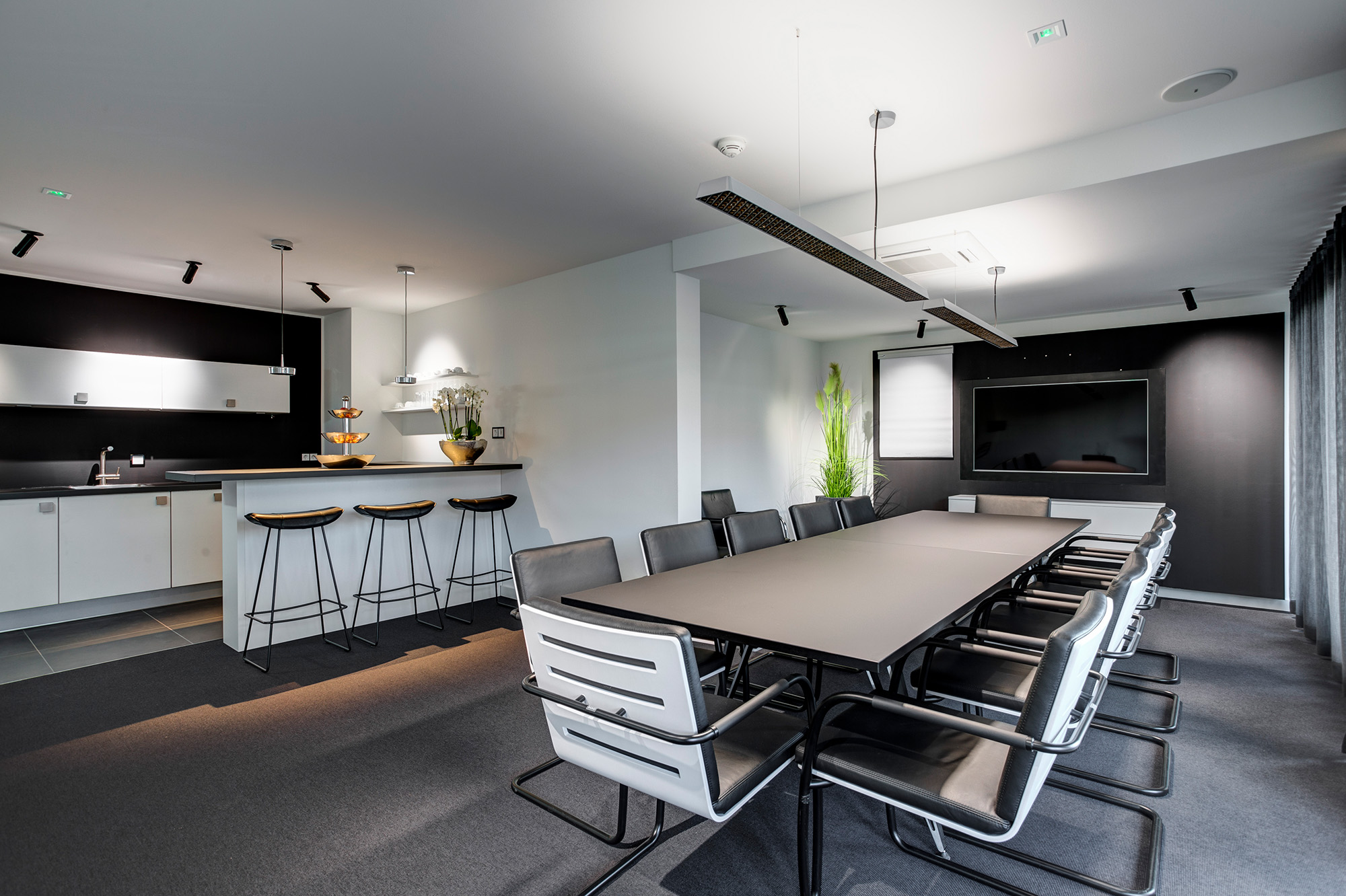 Modernisierung Apartment Hotel Konferenzraum Hamburg Besprechungsraum Konferenztisch